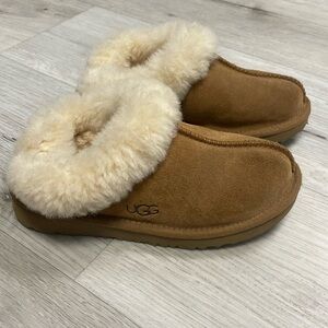 UGGs kids slippers size 1